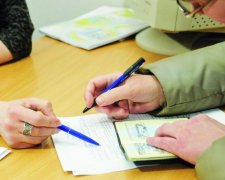 Змінюємо прописку: у Гройсмана знайшли новий спосіб отруїти життя українцям