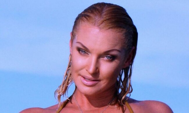 Спотворені ноги Волочкової викликали відразу у пасажирів літака