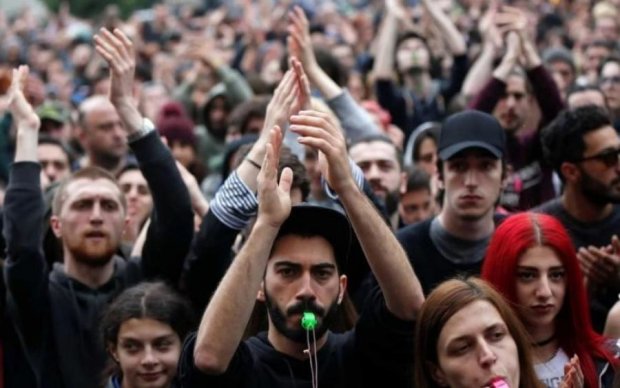Тбилиси тонет в протестах: что требуют митингующие