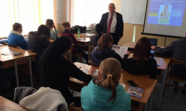 Студенты, скриншот: YouTube