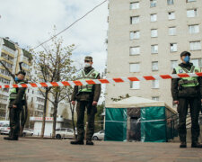 Мешканці злощасного гуртожитку у Вишневому зняли страхітливі кадри в ізоляції - що відбувається у будинку із зараженими та переляканими українцями