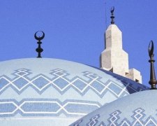 Вандали побили вікна мечеті в Криму