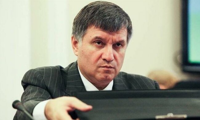 Аваков живе продажем предметів мистецтва