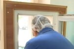 У Франківську мати залишила немовля у "вікні життя" і втекла - медики дали дівчині останній шанс