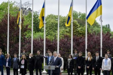 Порошенко анонсировал отмену неприкосновенности депутатов