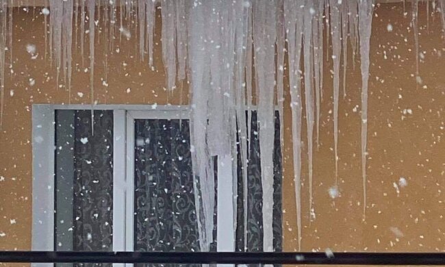 Сосульки во Львове, фото с фейсбук