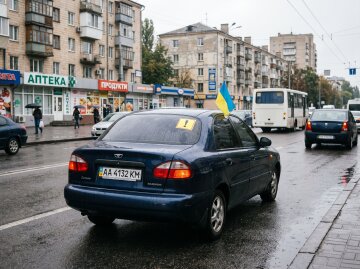 знак водій-початківець наліпка автомобіль