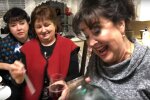 Наталя Фаліон з ″Лісапетного батальойону″ напоїла гостей своєю слив'янкою, скрін