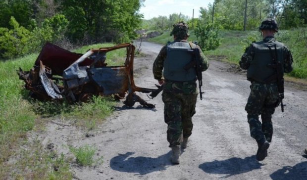 Боевики стреляют по украинскому опорному пункту в Счастье