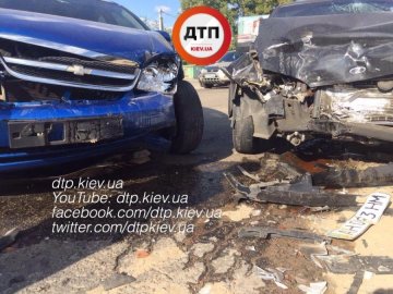 Моторошне ДТП під Києвом: два авто всмятку
