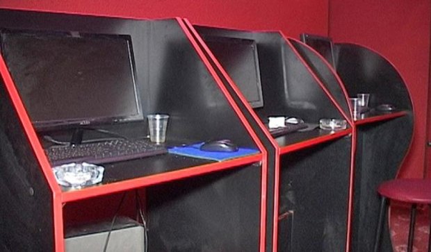 В столице разоблачили подпольный клуб игровых автоматов (фото)