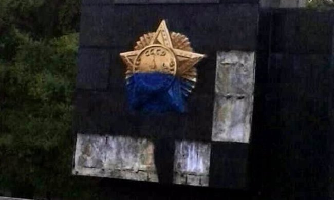 Монумент Слави у Львові відремонтували пінопластом