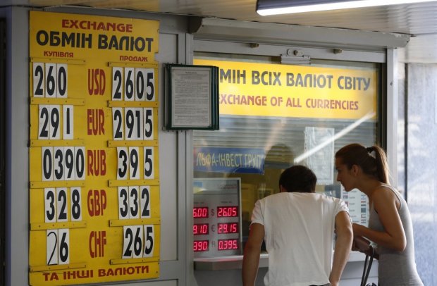 Курс валют на 1 июня: доллар поздравит украинцев с началом лета