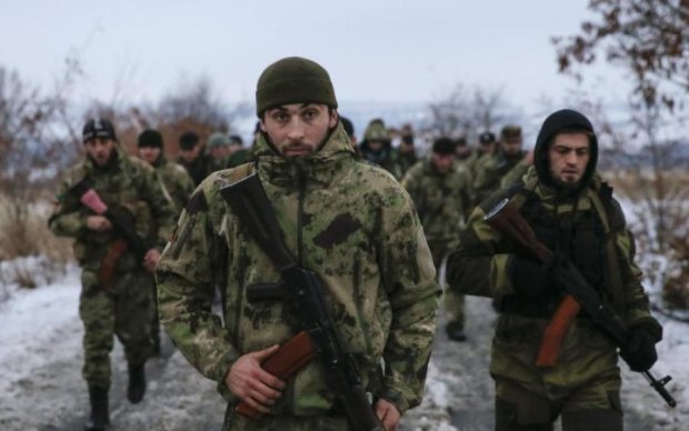 Розведення сил скасовується: у Станиці Луганській гримлять постріли і вибухи