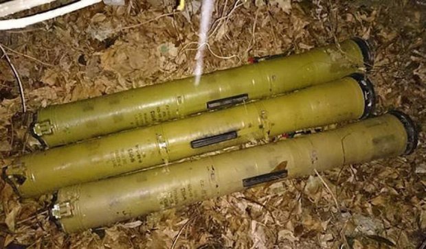 Три схрони з гранатометами знайшли на Донбасі (фото, відео)