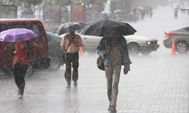 Погода на початку тижня остаточно доб'є стомлених українців: все тільки починається