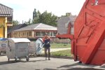 Вивіз сміття. Фото: скрін youtube