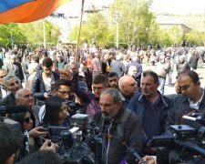 Протест триває: вірменський парламент чекає свого Турчинова