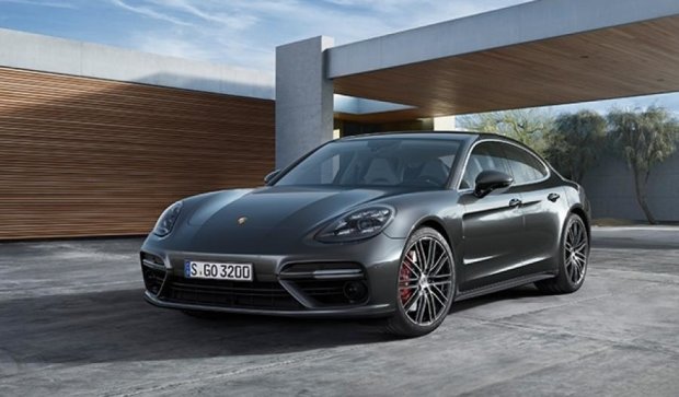 Porsche представил обновленную люксовую модель Panamera