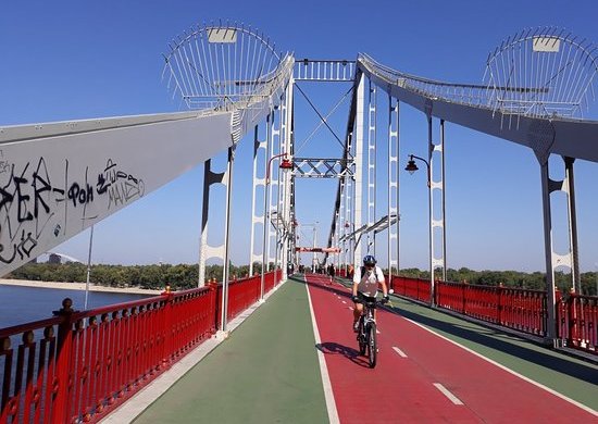 Мости Кличка "втомлюються" один за іншим: втік просто з-під ніг киян, відео за крок від трагедії