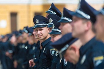 Главное за ночь: новый календарь Украины и зверские методы копов