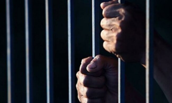 Чиновника приговорили к 8 годам тюрьмы за сотрудничество с террористами