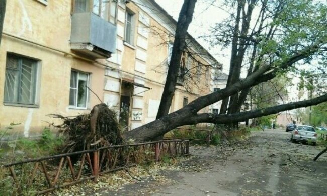 Гроза залишила без світла 200 міст України