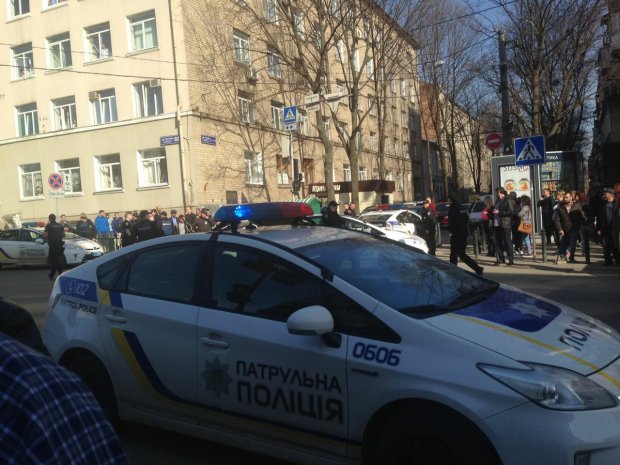 Нападение на копа в Харькове: опасных преступников ищут по всей Украине, бесследно исчезли