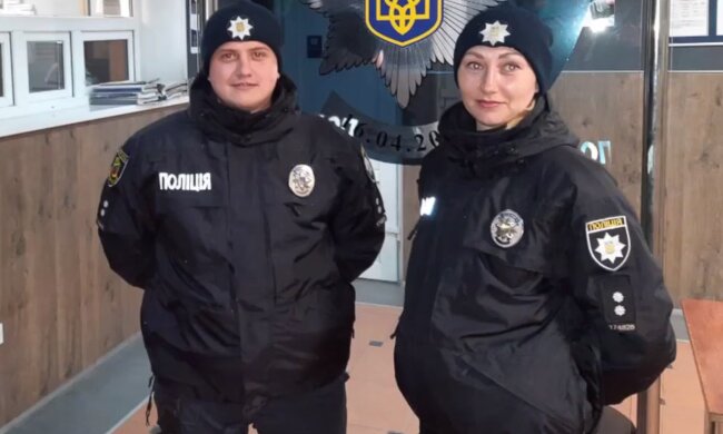 Поліцейські, які врятували дитині життя, скріншот: Facebook