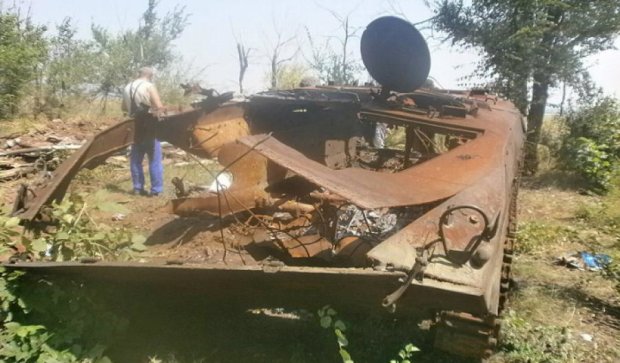 На Луганщине нашли сгоревший БМП с экипажем внутри 