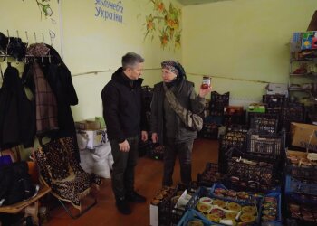 Олександр Педан з волонтерами, фото: пресслужба Нового каналу