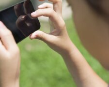 Заборона мобільних телефонів у школах Латвії