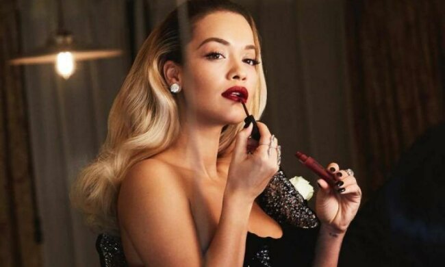 Подруга Ріти Ори потримала її за груди в свій День народження: фото
