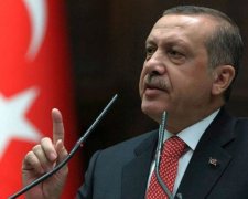 Греческий истребитель совершил подводный маневр, турки все отрицают