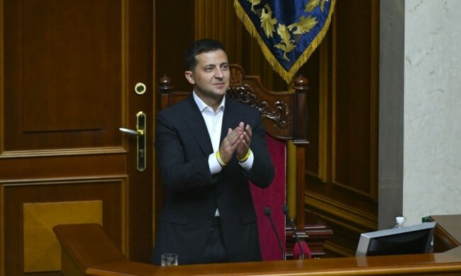 Головне за ніч: секретна зустріч Зеленського, нові штрафи євробляхерам, загибель генія та сімейний бюджет українців
