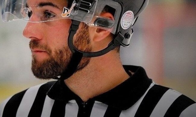 Шайбу в голову: арбитр погиб во время хоккейного матча