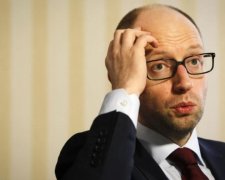Українські жінки послали Яценюка в ... у відповідь на привітання з 8 березня