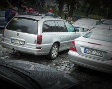 Бум евроблях в Украине: вместо легализации водителям готовят ловушку