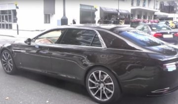 Безумно дорогое и шикарное авто выехало в мир (видео)