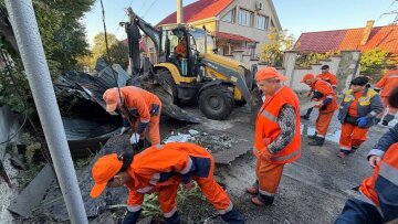 Пошкоджені вікна житлових будинків у Пересипському районі Одеси