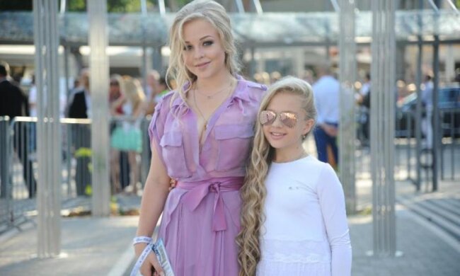 Юная украинская певица впервые показала сына