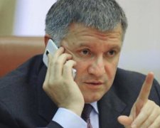 Аваков назвал митингующих «грязными ментами»