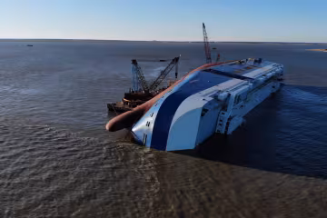 Потонув корабель з 4000 новими авто