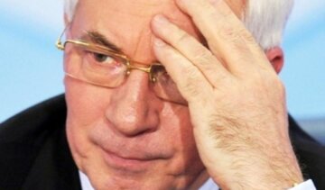 Суд опять оставил Азарова без пенсии