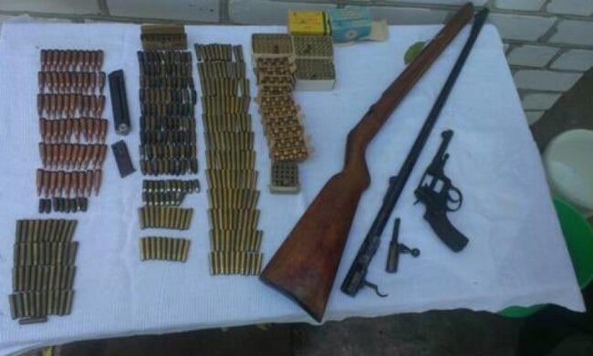 У Васильківському районі викопали півтори тисячі патронів