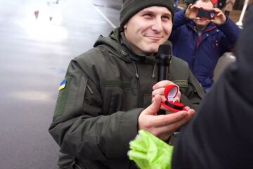Любовная лихорадка в МВД: нацгвардейцев пронзила стрела Амура просто во время присяги, видео