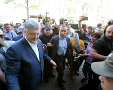 Порошенко снова ждут в ГБР: подробности допроса