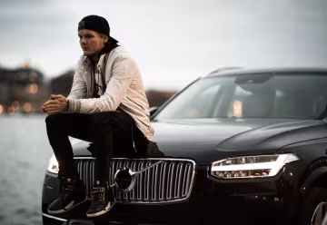 Дзвони легендарної церкви виконали три кращі пісні діджея Avicii