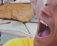 Соцмережі висміяли гігантський чебурек у Криму