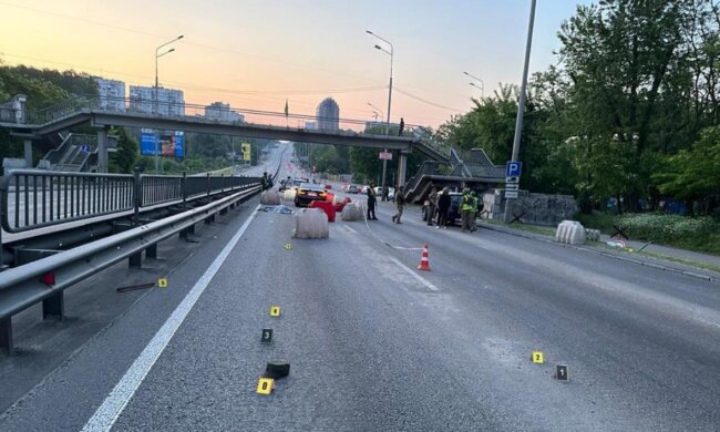 ДТП на блокпості в Києві, фото: Нацполіція